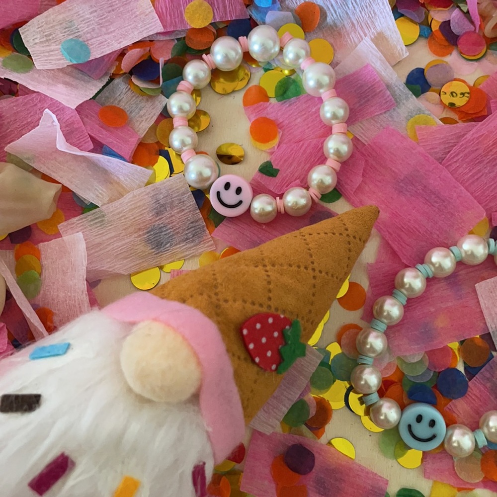 Pearl Happy Face Bracelet - Picture 3 of 3